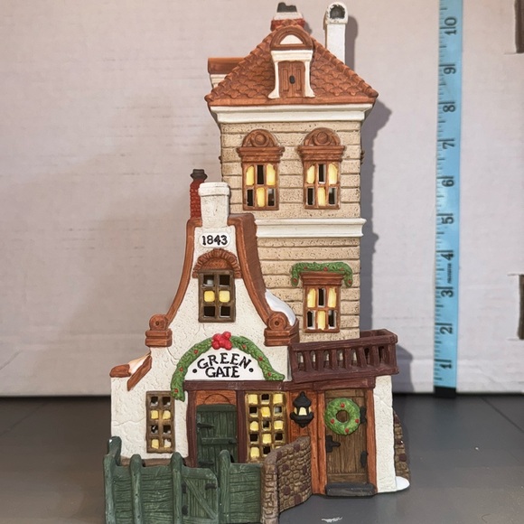 Department 56 Other - 🐈‍⬛ Heritage Village Dickens’ Series “Green Gate Cottage” limited edition